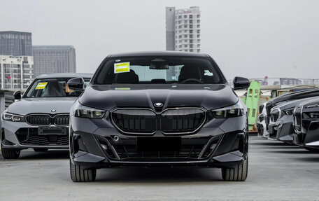 BMW 5 серия, 2024 год, 8 820 000 рублей, 2 фотография