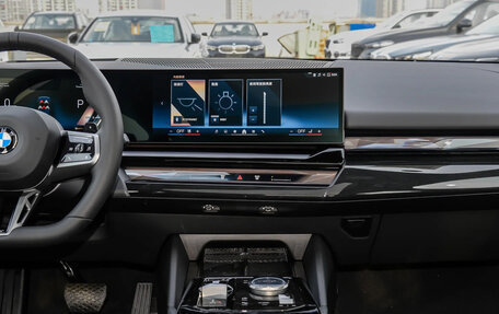 BMW 5 серия, 2024 год, 8 820 000 рублей, 10 фотография