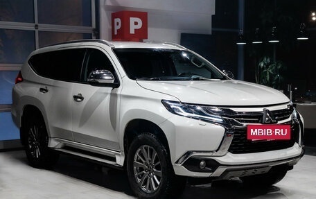 Mitsubishi Pajero Sport III рестайлинг, 2017 год, 3 500 000 рублей, 3 фотография