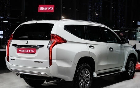 Mitsubishi Pajero Sport III рестайлинг, 2017 год, 3 500 000 рублей, 4 фотография