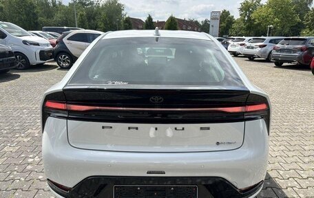 Toyota Prius IV XW50, 2024 год, 4 470 000 рублей, 5 фотография