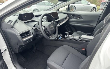 Toyota Prius IV XW50, 2024 год, 4 470 000 рублей, 8 фотография