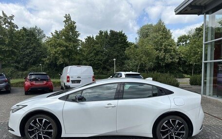 Toyota Prius IV XW50, 2024 год, 4 470 000 рублей, 3 фотография