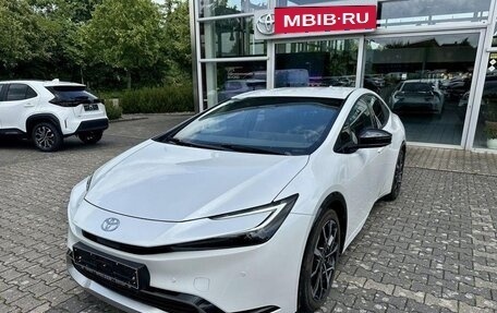 Toyota Prius IV XW50, 2024 год, 4 470 000 рублей, 2 фотография