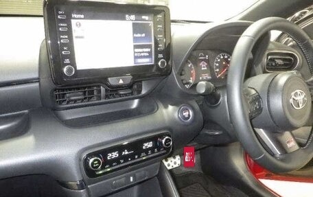 Toyota Yaris, 2020 год, 1 498 000 рублей, 6 фотография