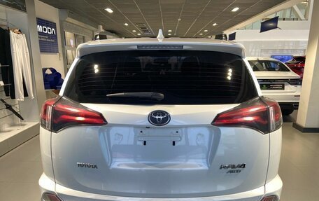 Toyota RAV4, 2017 год, 2 650 000 рублей, 6 фотография