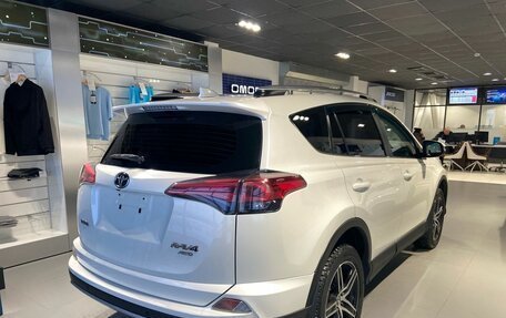 Toyota RAV4, 2017 год, 2 650 000 рублей, 4 фотография