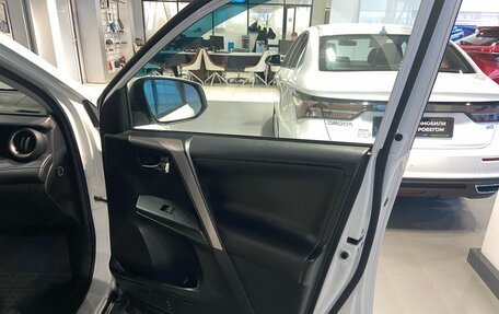 Toyota RAV4, 2017 год, 2 650 000 рублей, 8 фотография