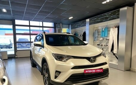 Toyota RAV4, 2017 год, 2 650 000 рублей, 2 фотография