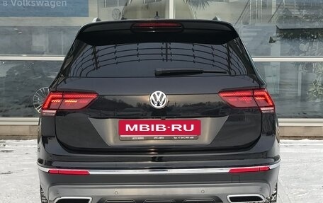 Volkswagen Tiguan II, 2018 год, 2 890 000 рублей, 11 фотография