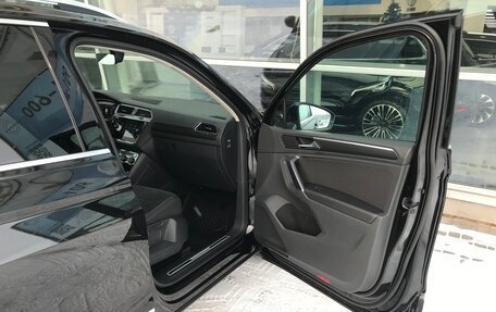 Volkswagen Tiguan II, 2018 год, 2 890 000 рублей, 28 фотография