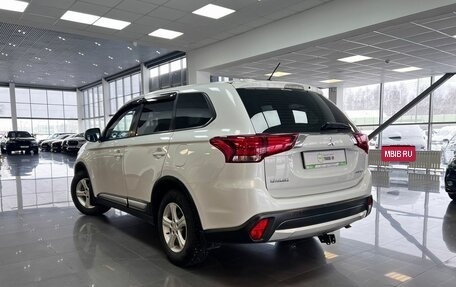Mitsubishi Outlander III рестайлинг 3, 2016 год, 1 395 000 рублей, 6 фотография