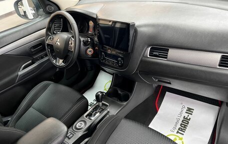 Mitsubishi Outlander III рестайлинг 3, 2016 год, 1 395 000 рублей, 14 фотография