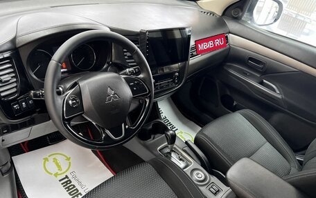 Mitsubishi Outlander III рестайлинг 3, 2016 год, 1 395 000 рублей, 9 фотография