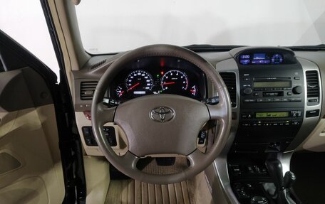 Toyota Land Cruiser Prado 120 рестайлинг, 2005 год, 2 159 000 рублей, 10 фотография