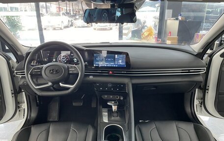 Hyundai Elantra, 2022 год, 1 480 000 рублей, 6 фотография