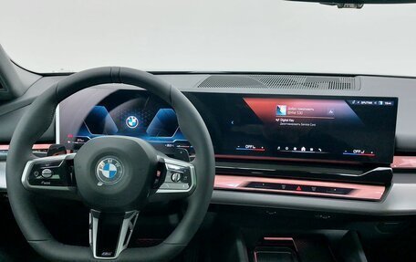 BMW 5 серия, 2025 год, 8 850 000 рублей, 13 фотография