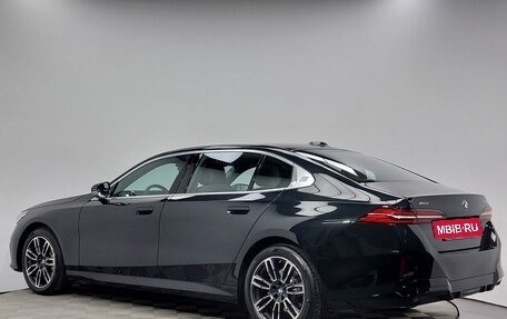 BMW 5 серия, 2025 год, 8 850 000 рублей, 7 фотография