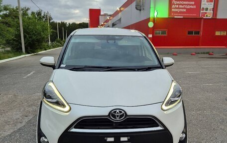 Toyota Sienta II, 2022 год, 1 550 000 рублей, 1 фотография