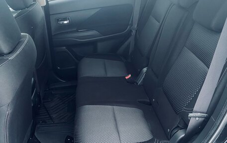 Mitsubishi Outlander III рестайлинг 3, 2019 год, 1 890 000 рублей, 12 фотография