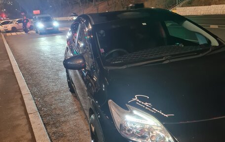 Toyota Prius, 2015 год, 1 380 000 рублей, 3 фотография