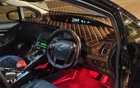 Toyota Prius, 2015 год, 1 380 000 рублей, 9 фотография