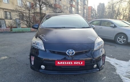 Toyota Prius, 2015 год, 1 380 000 рублей, 2 фотография