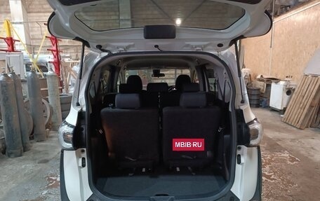 Toyota Sienta II, 2022 год, 1 550 000 рублей, 5 фотография
