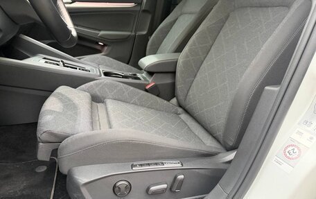 Volkswagen Golf VIII, 2022 год, 2 342 000 рублей, 13 фотография