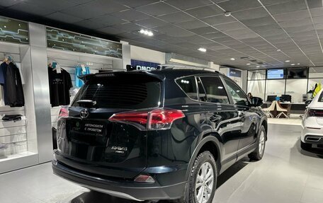 Toyota RAV4, 2017 год, 2 650 000 рублей, 4 фотография