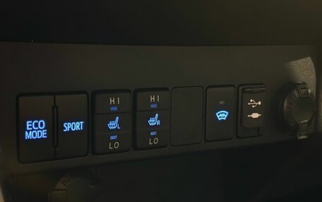 Toyota RAV4, 2017 год, 2 650 000 рублей, 27 фотография