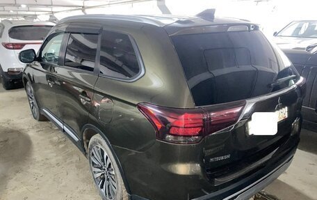 Mitsubishi Outlander III рестайлинг 3, 2019 год, 2 100 000 рублей, 4 фотография