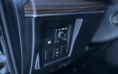 Toyota Land Cruiser Prado 150 рестайлинг 2, 2018 год, 7 000 000 рублей, 19 фотография