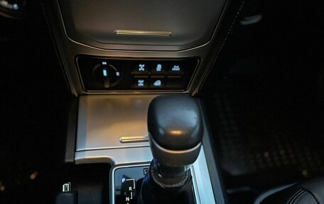 Toyota Land Cruiser Prado 150 рестайлинг 2, 2018 год, 7 000 000 рублей, 17 фотография