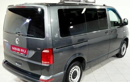 Volkswagen Caravelle T6 рестайлинг, 2016 год, 2 700 000 рублей, 5 фотография