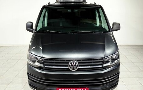 Volkswagen Caravelle T6 рестайлинг, 2016 год, 2 700 000 рублей, 2 фотография