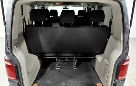 Volkswagen Caravelle T6 рестайлинг, 2016 год, 2 700 000 рублей, 12 фотография