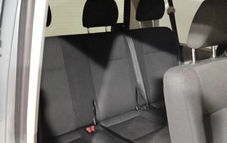 Volkswagen Caravelle T6 рестайлинг, 2016 год, 2 700 000 рублей, 19 фотография