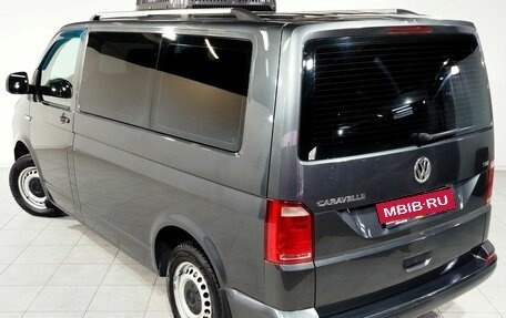 Volkswagen Caravelle T6 рестайлинг, 2016 год, 2 700 000 рублей, 7 фотография