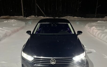 Volkswagen Passat B8 рестайлинг, 2019 год, 1 750 000 рублей, 2 фотография