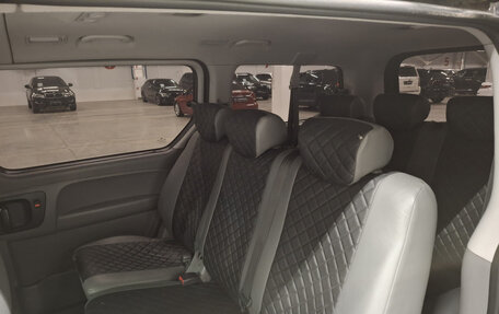 Hyundai H-1 II рестайлинг, 2011 год, 979 750 рублей, 15 фотография