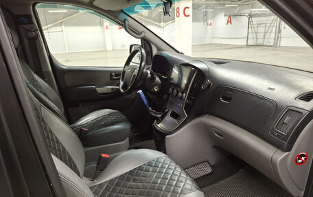 Hyundai H-1 II рестайлинг, 2011 год, 979 750 рублей, 13 фотография