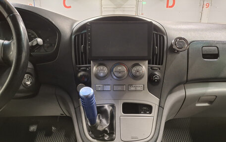 Hyundai H-1 II рестайлинг, 2011 год, 979 750 рублей, 18 фотография