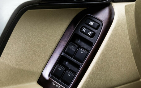 Toyota Land Cruiser Prado 150 рестайлинг 2, 2016 год, 3 799 000 рублей, 21 фотография