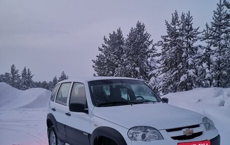 Chevrolet Niva I рестайлинг, 2017 год, 645 000 рублей, 2 фотография