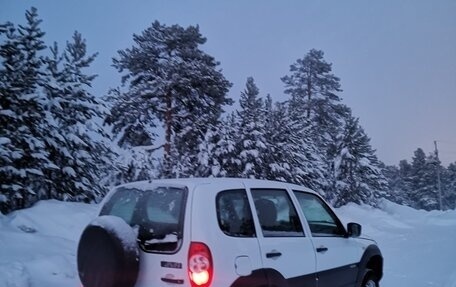 Chevrolet Niva I рестайлинг, 2017 год, 645 000 рублей, 3 фотография