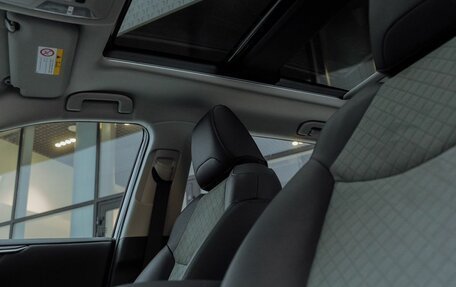 Toyota RAV4, 2025 год, 4 690 000 рублей, 22 фотография