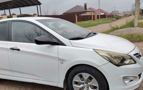 Hyundai Solaris II рестайлинг, 2015 год, 850 000 рублей, 1 фотография