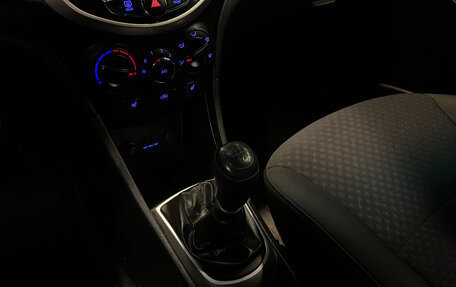 Hyundai Solaris II рестайлинг, 2012 год, 740 000 рублей, 15 фотография