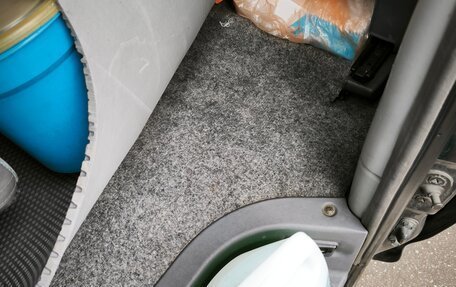 Mitsubishi Space Gear I рестайлинг, 2000 год, 300 000 рублей, 8 фотография